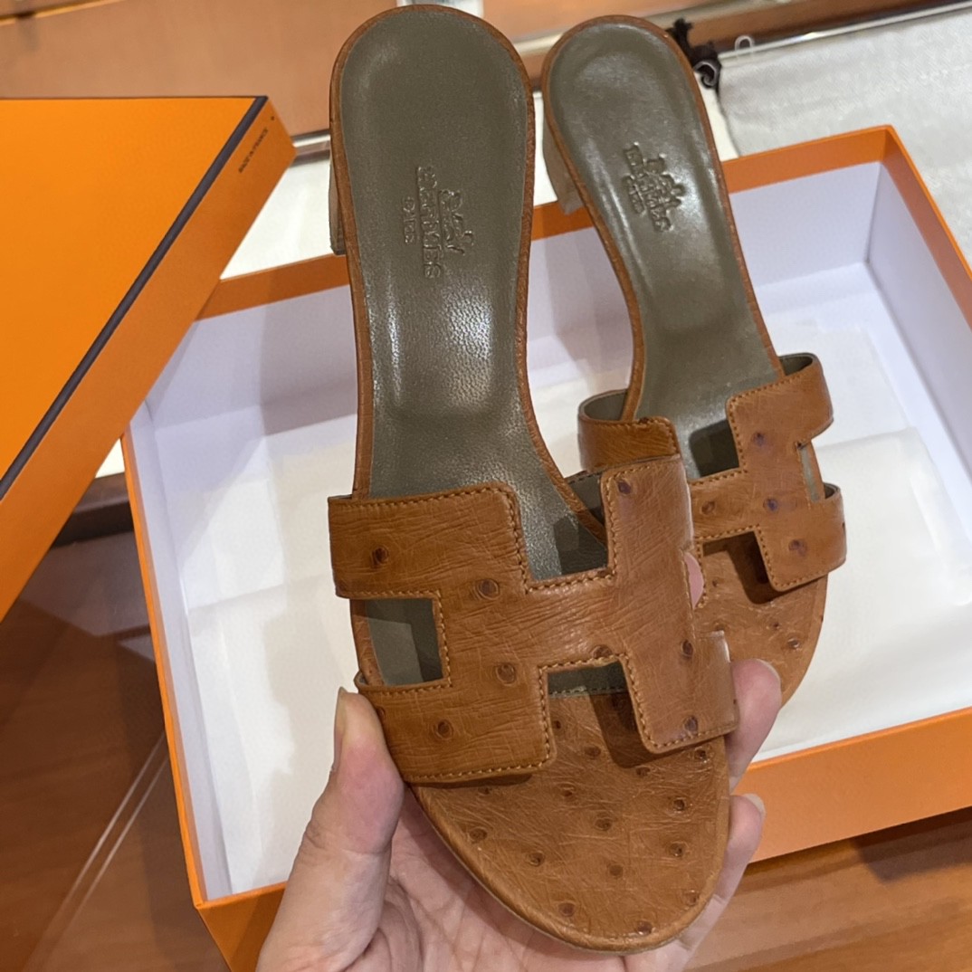HERMES 客户订做的鸵鸟皮拖鞋出货啦  接受预定哟 实拍图片 近距离感受一下手工及皮料  35-41码 货期十天