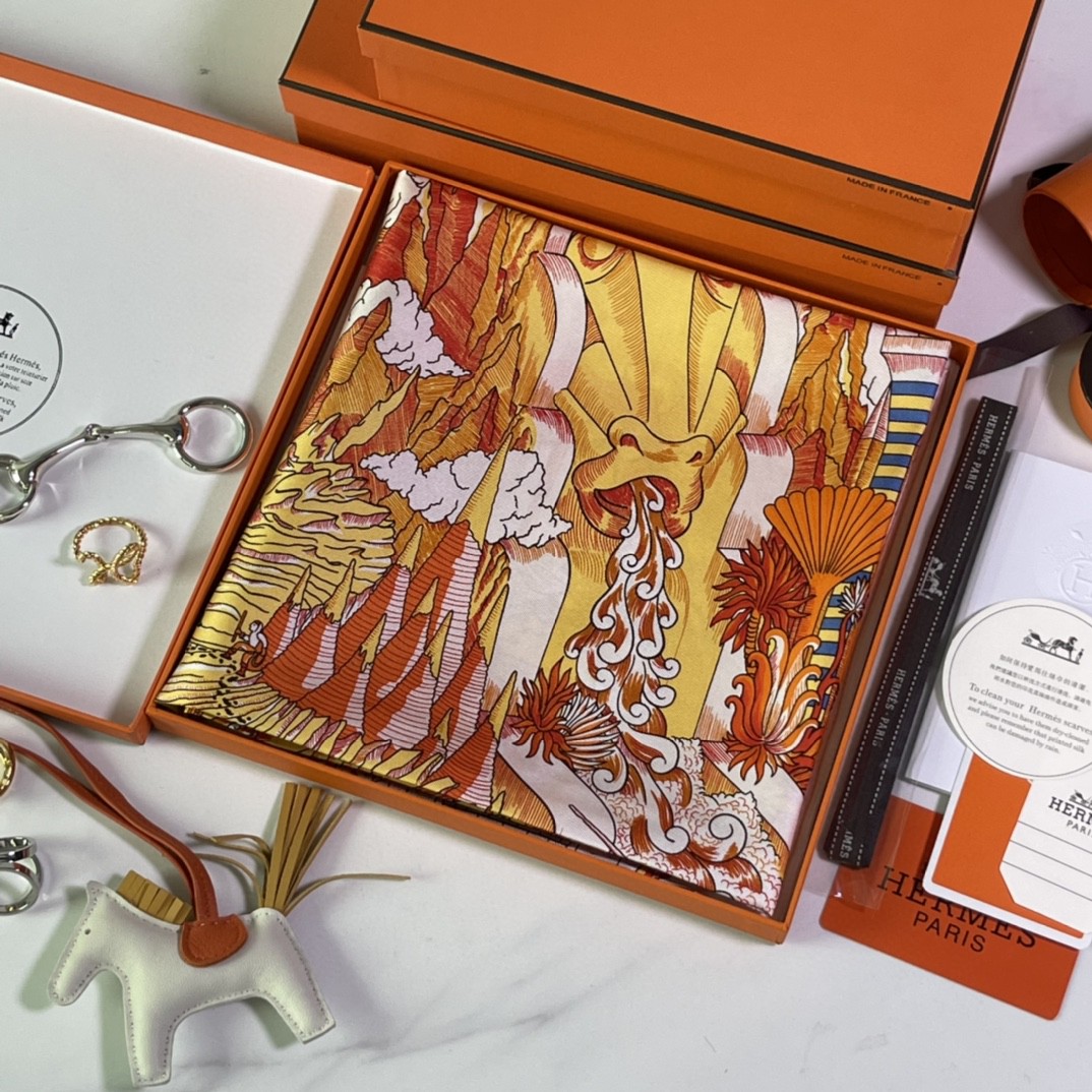 爱马仕 HERMES 21年新款 真丝方巾 橘色 18姆米 100%斜纹真丝 90*90cm