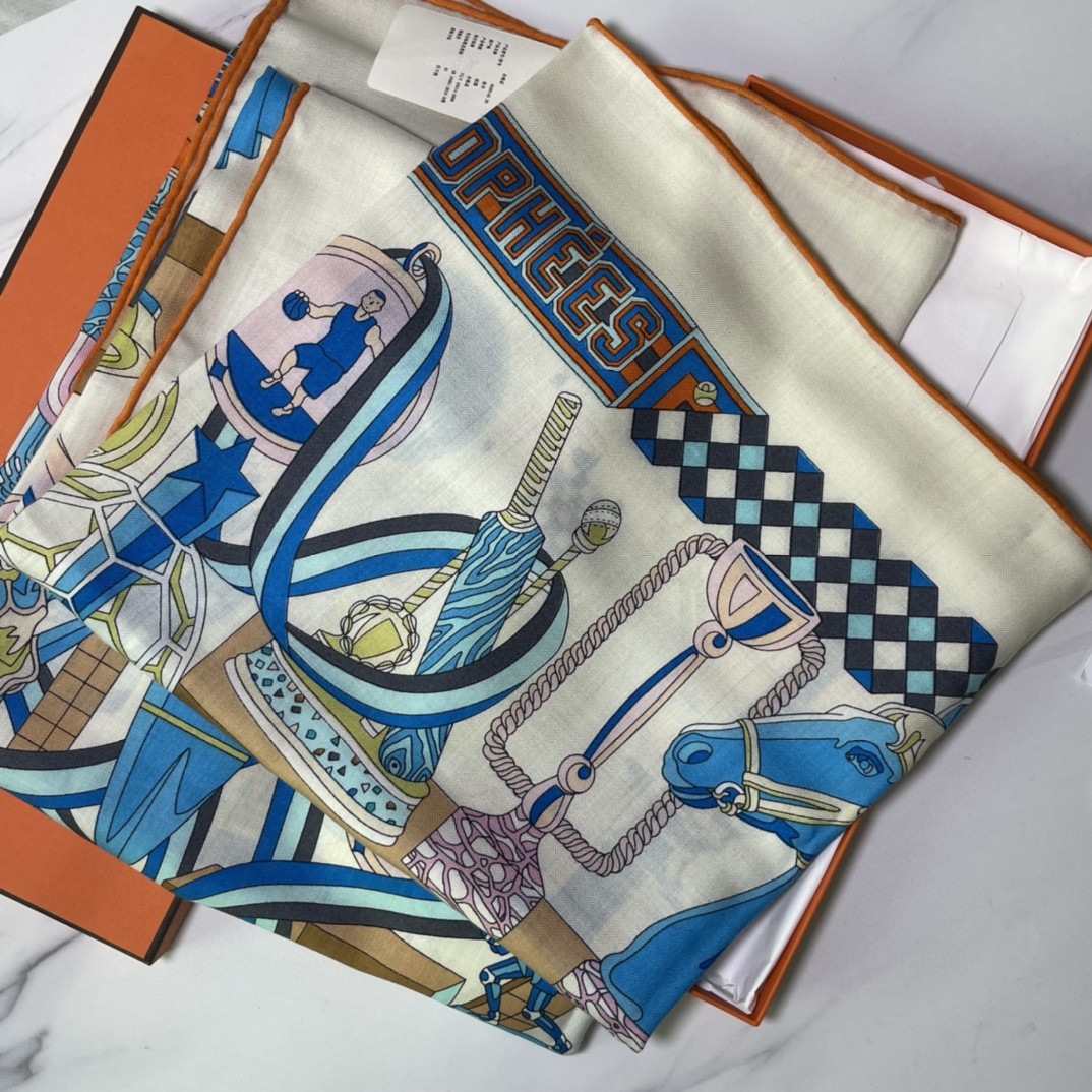 HERMES 爱马仕 秋季款 新款丝绒方巾  Size：140x140cm 真丝羊绒   