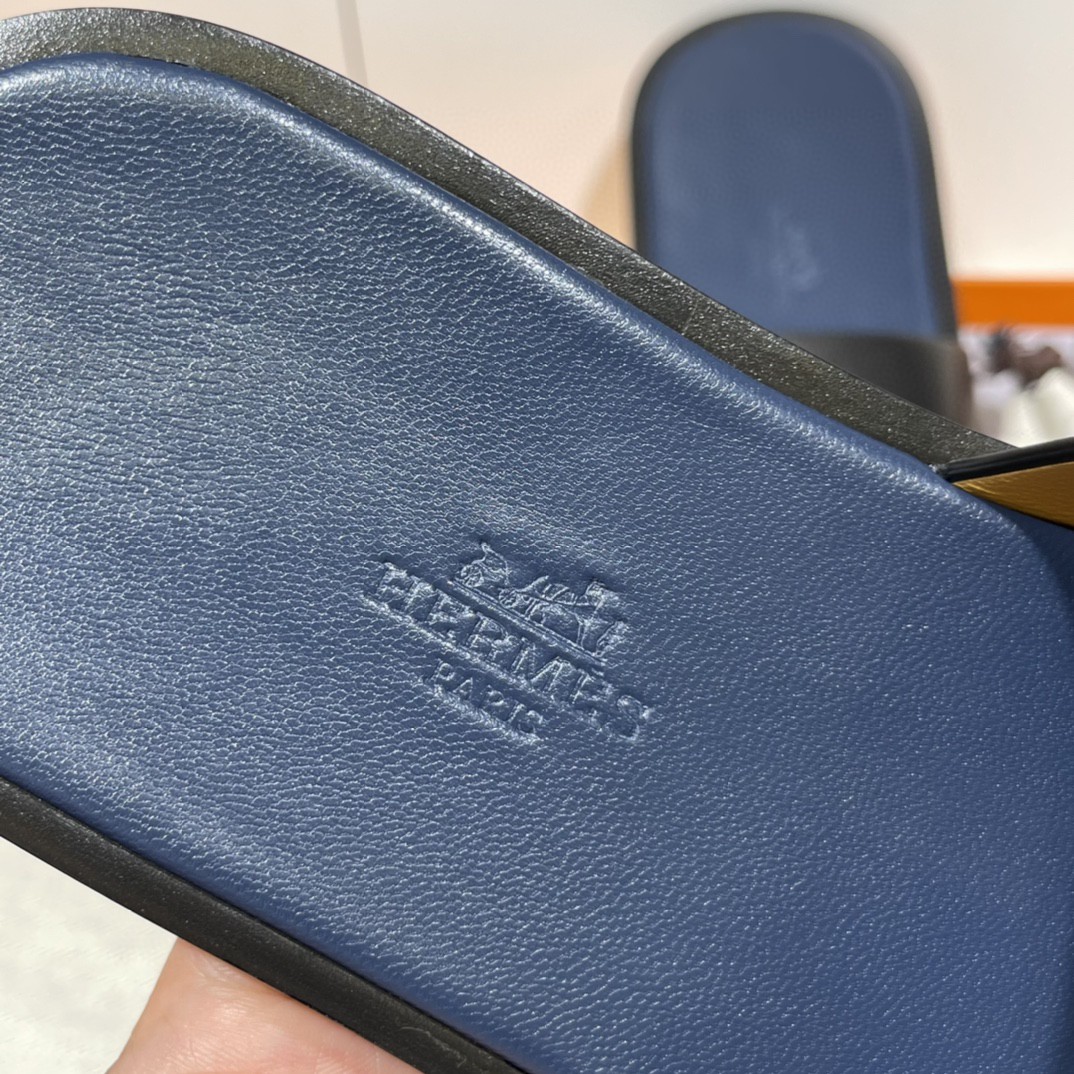 爱马仕 HERMES 男士拖鞋 纯手工 接受预定 偏小一码 39-45 Swfit 皇家蓝拼黑色  超高级~ 货期12天