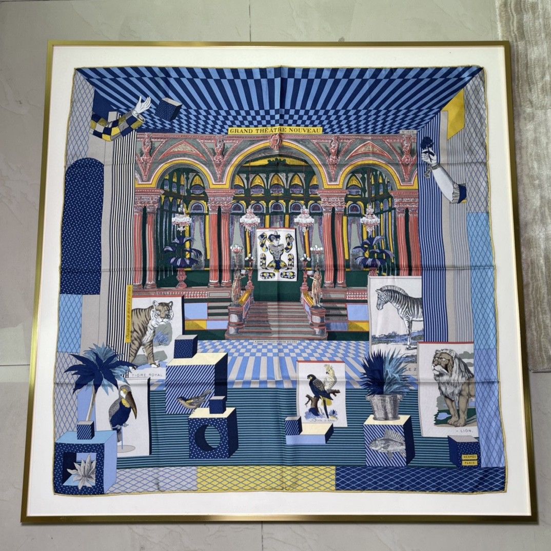 HERMES 新品️《新型大剧院》 手工卷边斜纹真丝方巾 100%桑蚕丝 90 x 90厘米