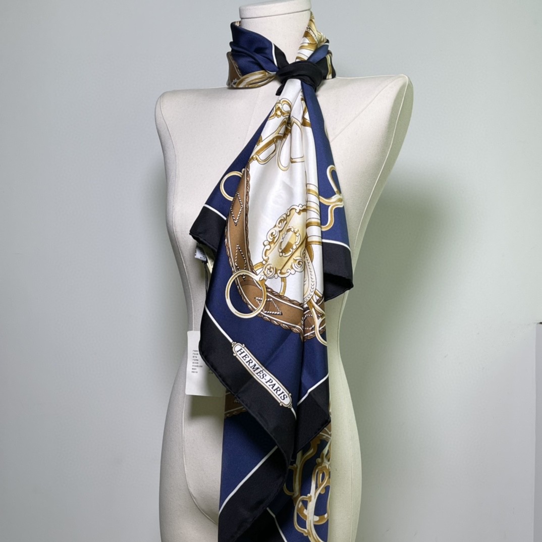 HERMES 新品《名人电梯》真丝方巾 深夜蓝 90*90cm 100%真丝 手工包边