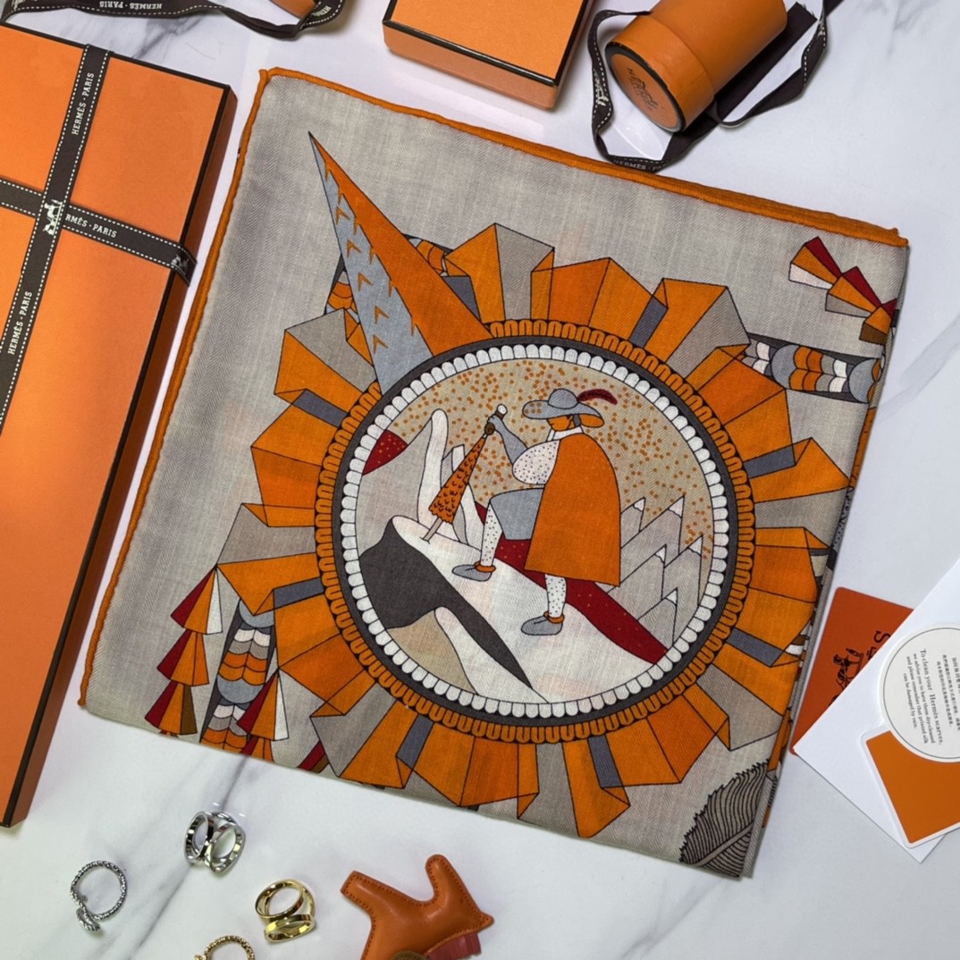 HERMES  爱马仕围巾 秋季新款  Size：140x140cm 丝绒材质 代购品质