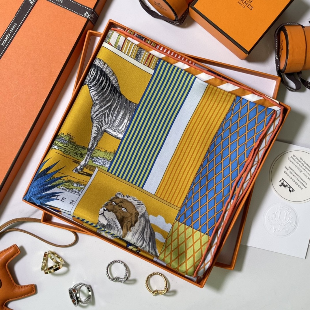 HERMES 新品️《新型大剧院》 手工卷边斜纹真丝方巾 100%桑蚕丝 90 x 90厘米