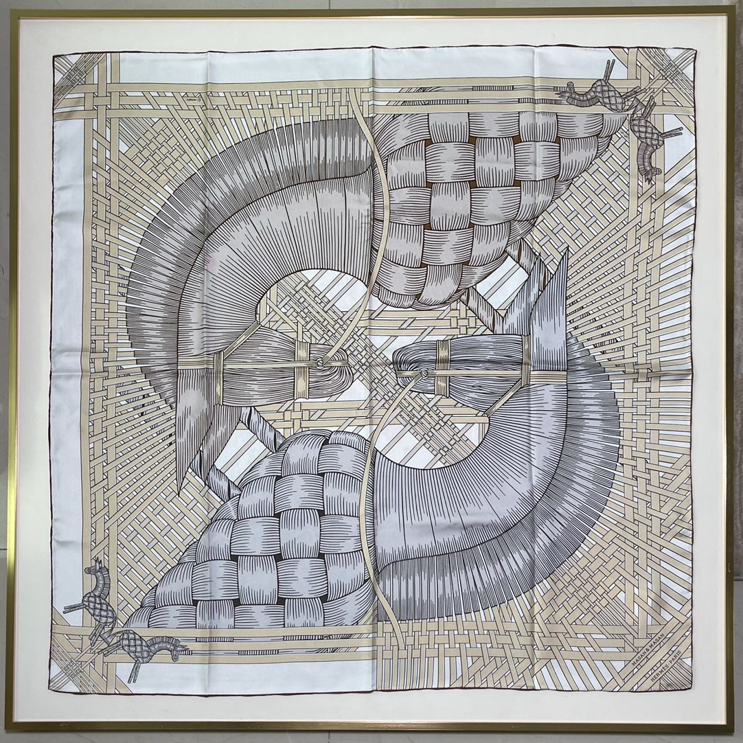 HERMES爱马仕 新品 《两马织情》米色 手工卷边斜纹真丝方巾（100%桑蚕丝） 90 x 90厘米