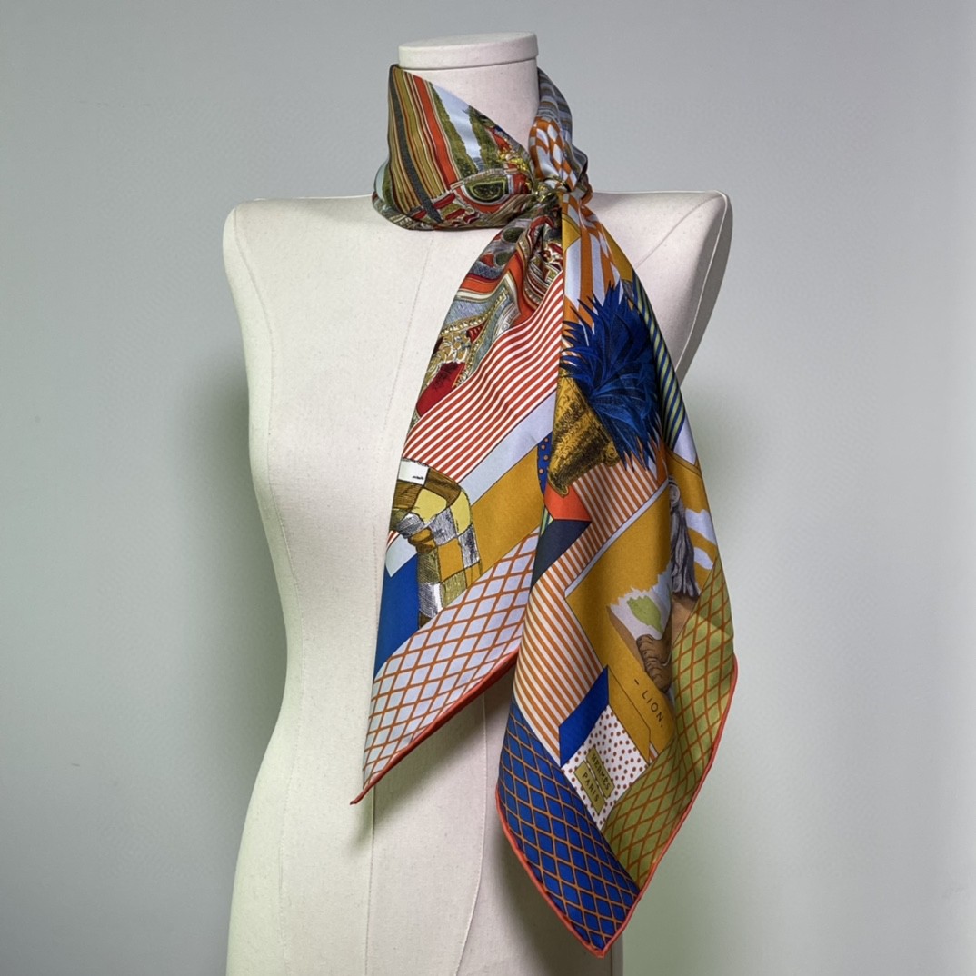 HERMES 新品️《新型大剧院》 手工卷边斜纹真丝方巾 100%桑蚕丝 90 x 90厘米