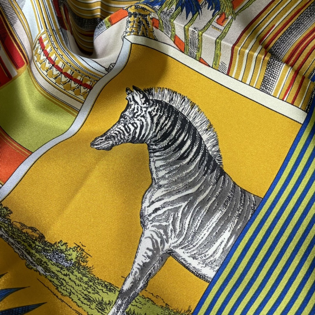 HERMES 新品️《新型大剧院》 手工卷边斜纹真丝方巾 100%桑蚕丝 90 x 90厘米