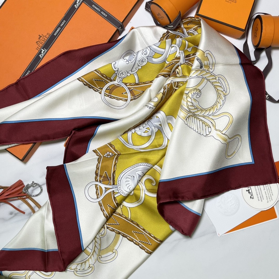 HERMES 新品《名人电梯》真丝方巾 奶油色 90*90cm 100%真丝 手工包边