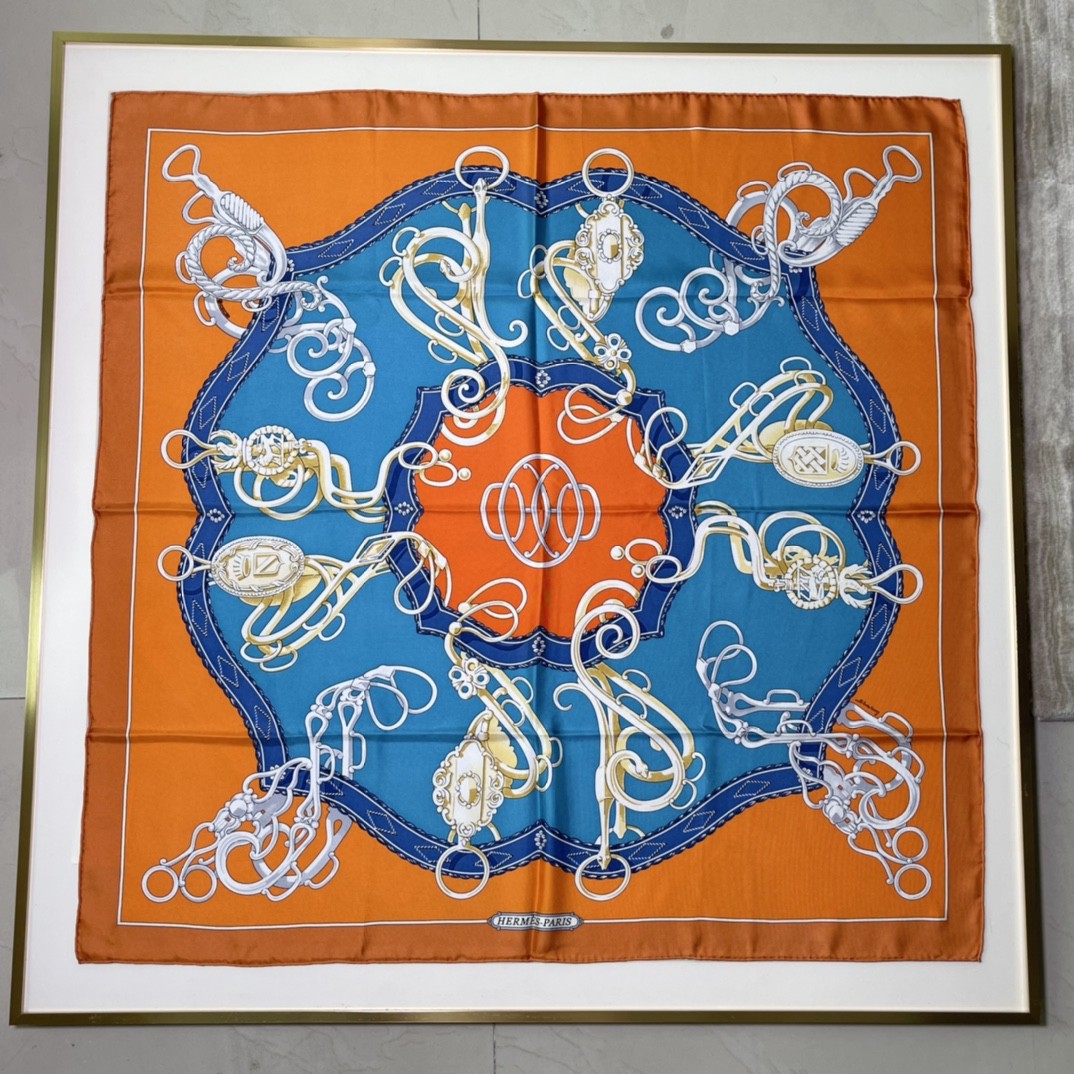 HERMES 新品《名人电梯》真丝方巾  橙色 90*90cm 100%真丝 手工包边