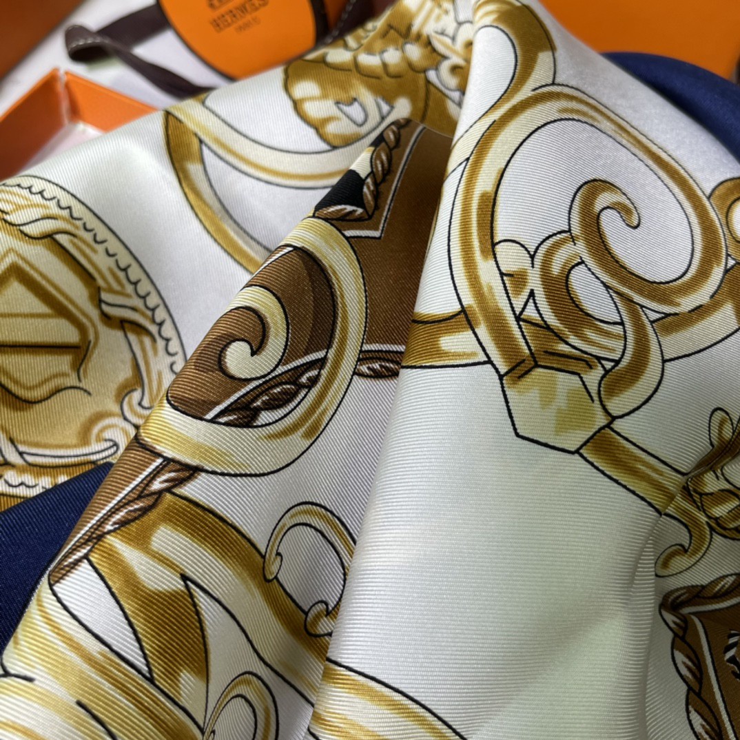 HERMES 新品《名人电梯》真丝方巾 深夜蓝 90*90cm 100%真丝 手工包边