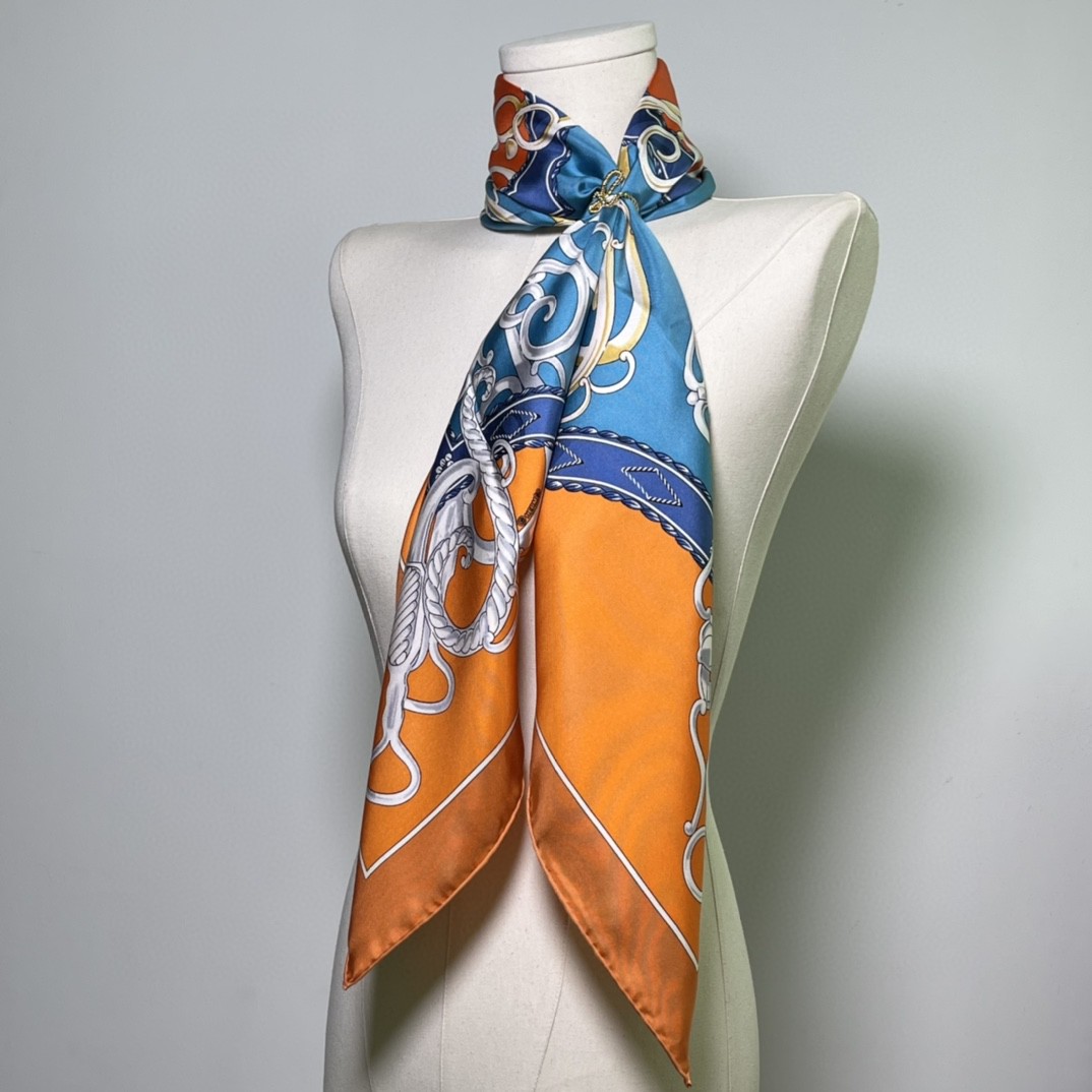 HERMES 新品《名人电梯》真丝方巾  橙色 90*90cm 100%真丝 手工包边