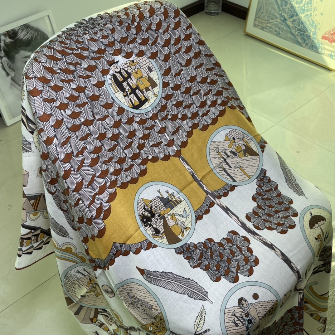 HERMES  爱马仕围巾 秋季新款  Size：140x140cm 丝绒材质 代购品质