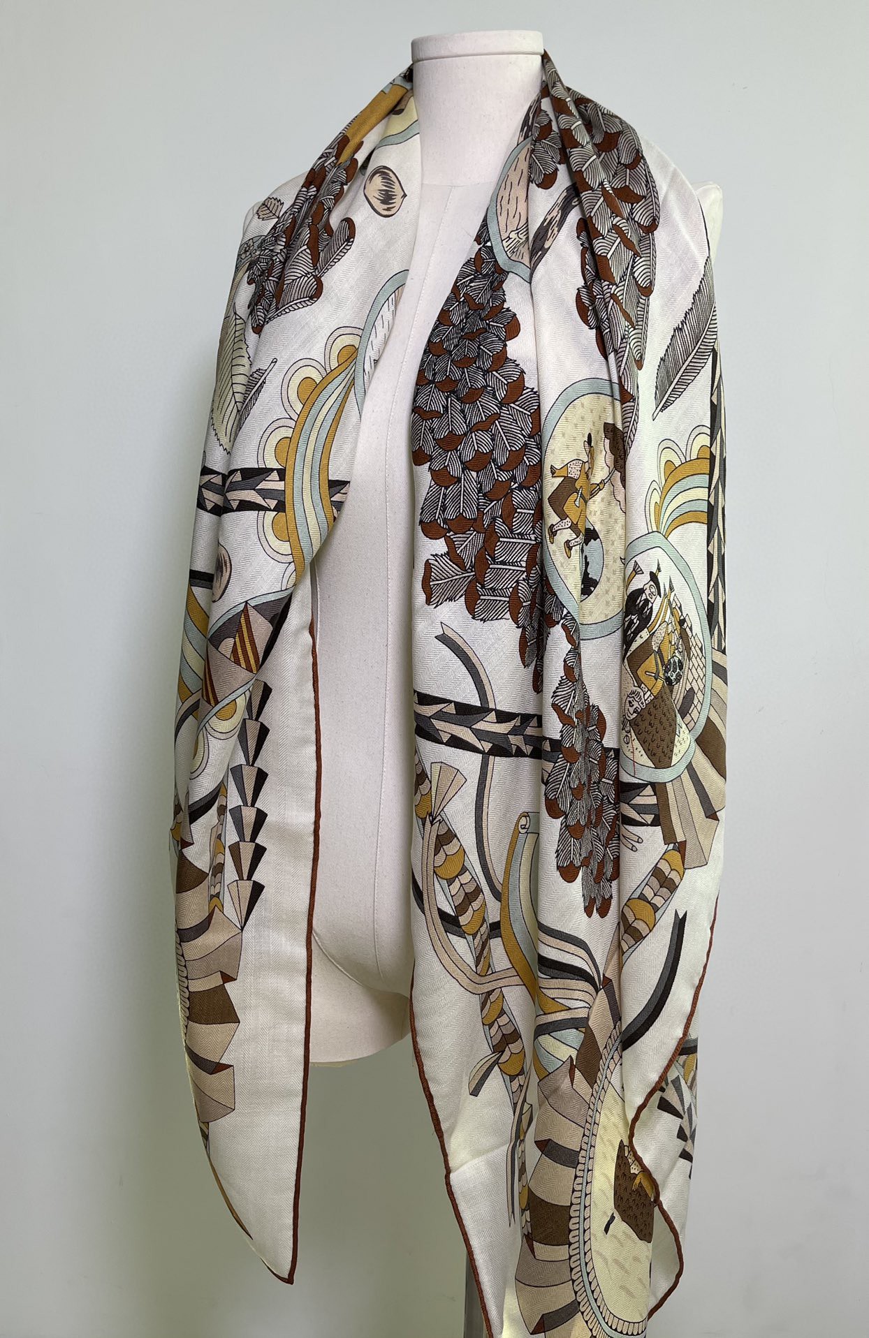 HERMES 爱马仕围巾 秋季新款 Size:140x140cm 丝绒材质 代购品质-铂金女王 HERMES 爱马仕围巾 秋季新款 Size:140x140cm 丝绒材质 代购品质