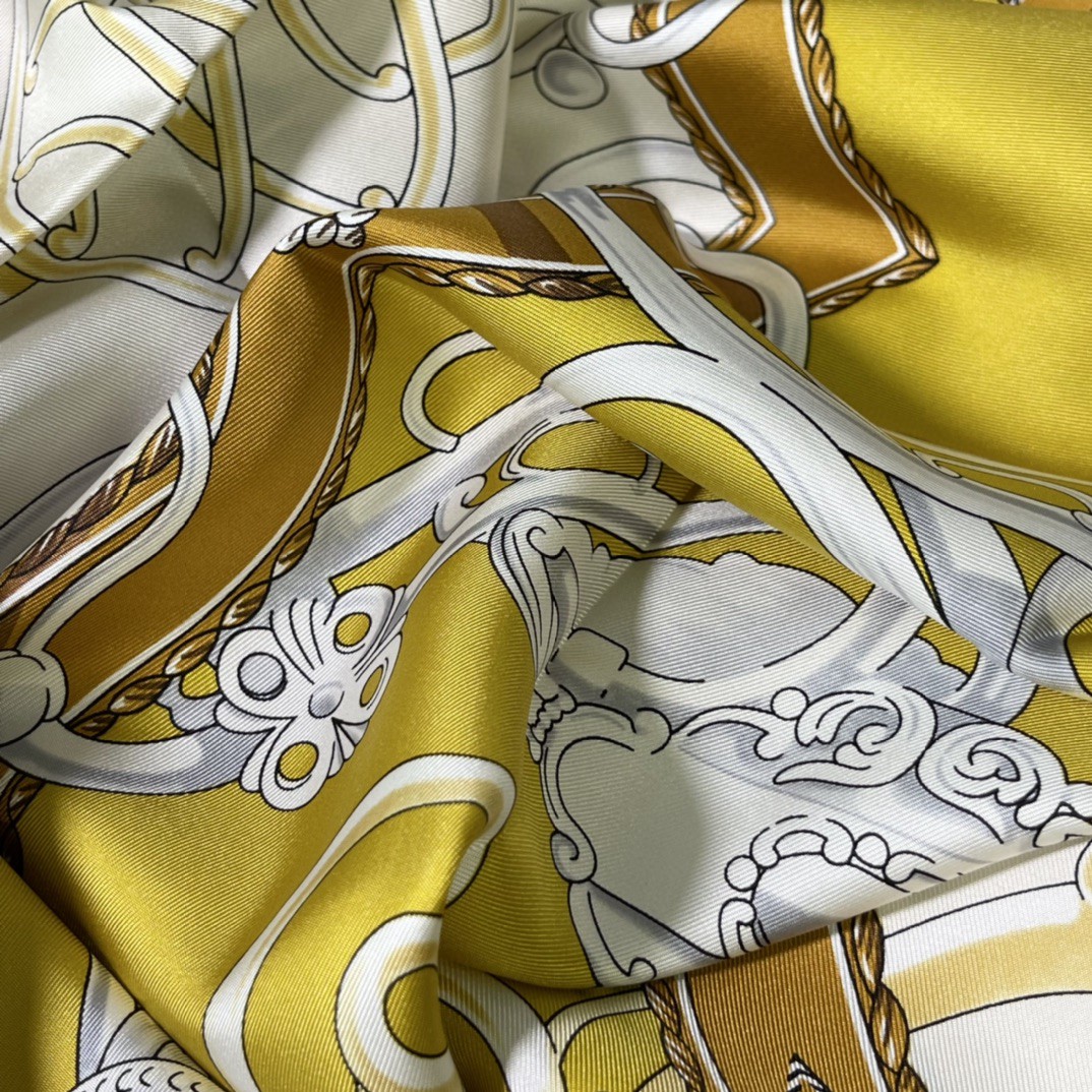 HERMES 新品《名人电梯》真丝方巾 奶油色 90*90cm 100%真丝 手工包边