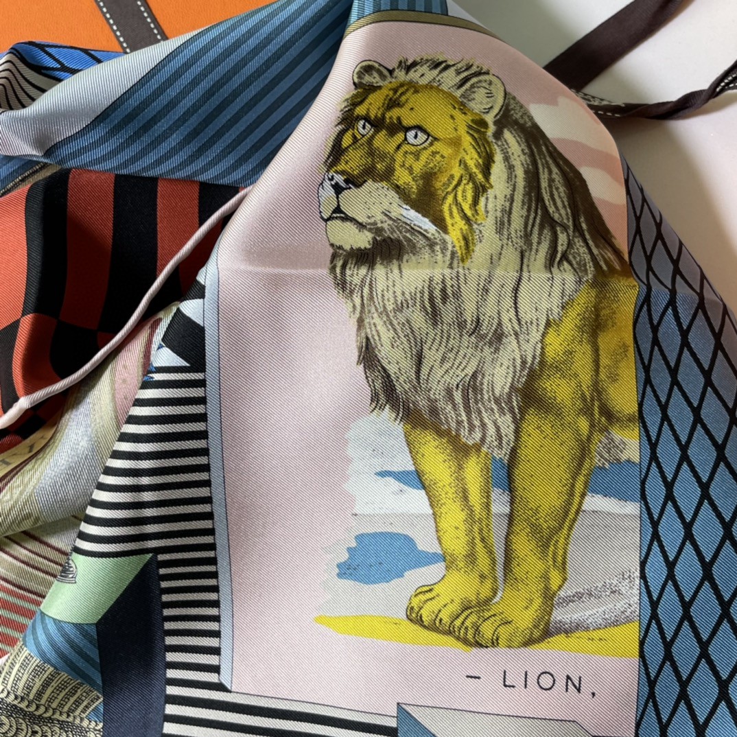 HERMES 新品️《新型大剧院》 手工卷边斜纹真丝方巾 100%桑蚕丝 90 x 90厘米