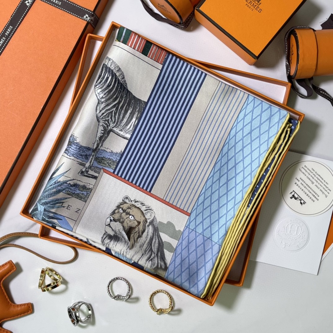 HERMES 新品️《新型大剧院》 手工卷边斜纹真丝方巾 100%桑蚕丝 90 x 90厘米