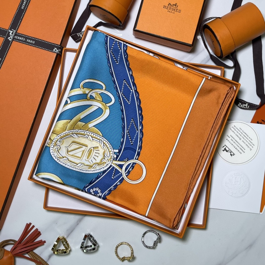 HERMES 新品《名人电梯》真丝方巾  橙色 90*90cm 100%真丝 手工包边
