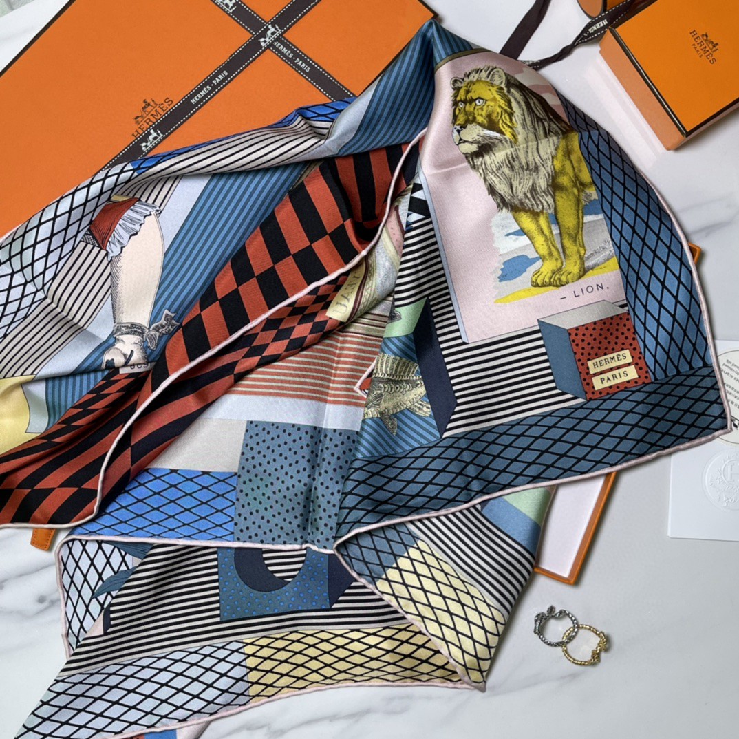 HERMES 新品️《新型大剧院》 手工卷边斜纹真丝方巾 100%桑蚕丝 90 x 90厘米