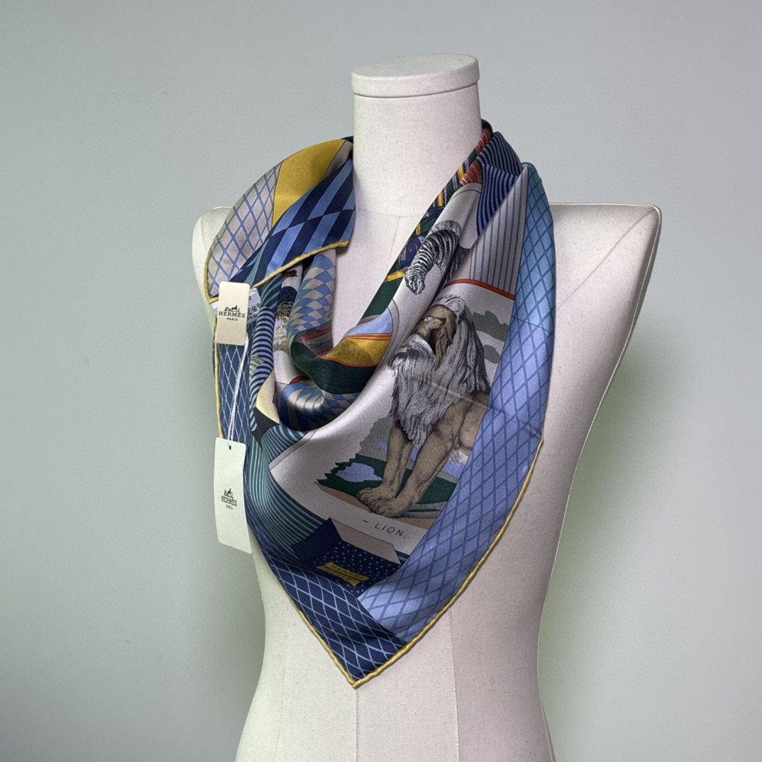 HERMES 新品️《新型大剧院》 手工卷边斜纹真丝方巾 100%桑蚕丝 90 x 90厘米