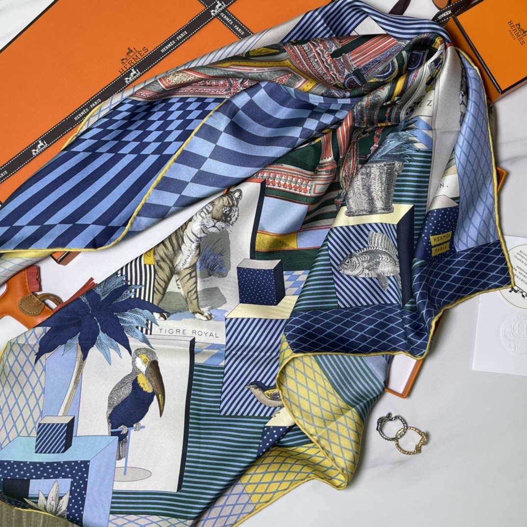 HERMES 新品️《新型大剧院》 手工卷边斜纹真丝方巾 100%桑蚕丝 90 x 90厘米