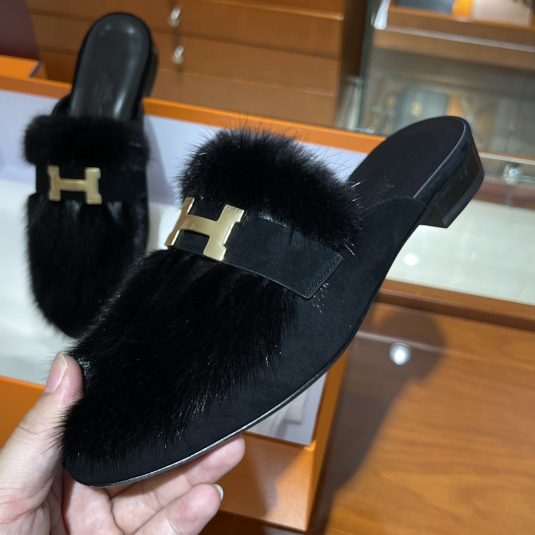 H 家 秋冬新品 ️ 水貂毛单鞋 水貂毛拼麂皮 特别高级 搭配金扣 上脚秒变女王