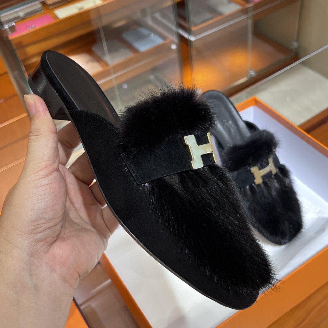 H 家 秋冬新品 ️ 水貂毛单鞋 水貂毛拼麂皮 特别高级 搭配金扣 上脚秒变女王
