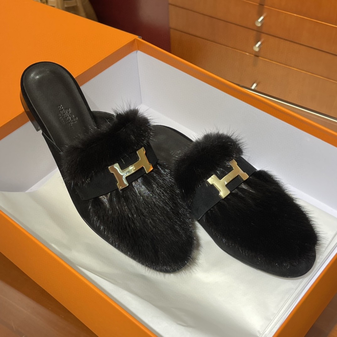 H 家 秋冬新品 ️ 水貂毛单鞋 水貂毛拼麂皮 特别高级 搭配金扣 上脚秒变女王