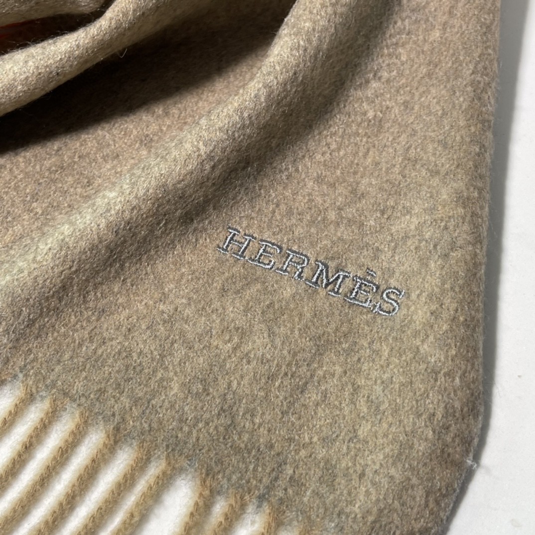 HERMES 爱马仕 秋冬新款羊绒围巾   两用AB面 情侣款 男女通用 30*180cm 5A级纯羊绒 原版全套包装