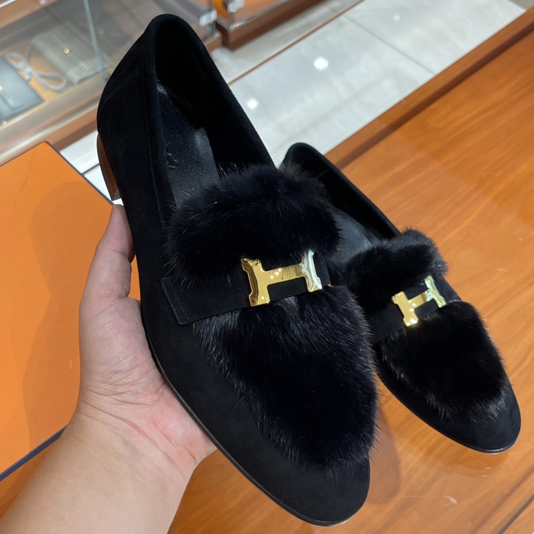 H 家 秋冬新品 ️ 水貂毛乐福鞋 水貂毛拼麂皮 特别高级 搭配金扣 上脚秒变女王