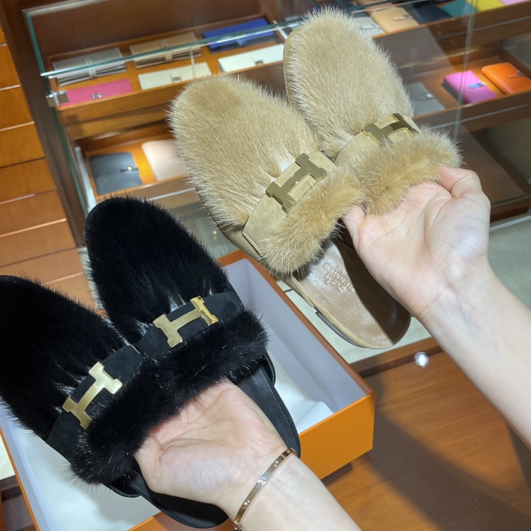 H 家 秋冬新品 ️ 水貂毛单鞋 水貂毛拼麂皮 特别高级 搭配金扣 上脚秒变女王