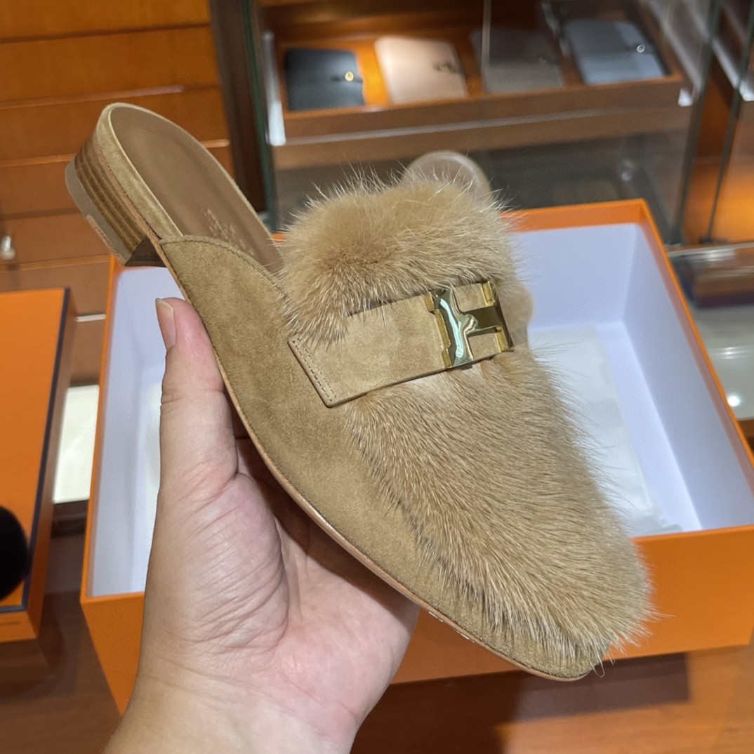 H 家 秋冬新品 ️ 水貂毛单鞋 水貂毛拼麂皮 特别高级 搭配金扣 上脚秒变女王