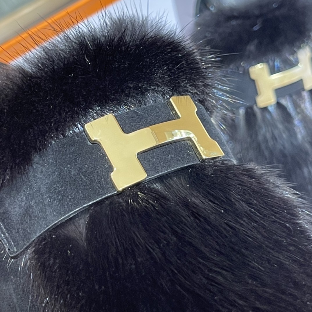 H 家 秋冬新品 ️ 水貂毛单鞋 水貂毛拼麂皮 特别高级 搭配金扣 上脚秒变女王