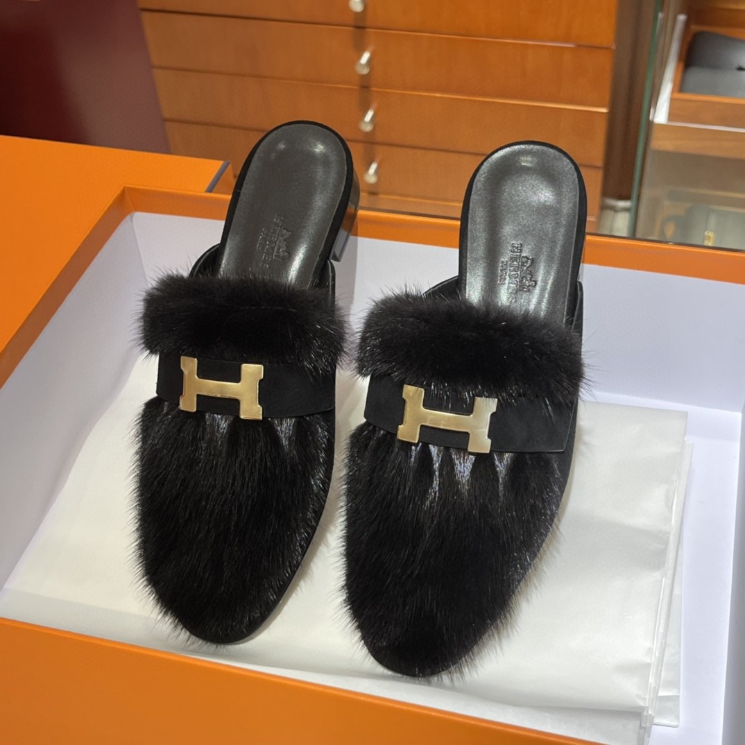 H 家 秋冬新品 ️ 水貂毛单鞋 水貂毛拼麂皮 特别高级 搭配金扣 上脚秒变女王