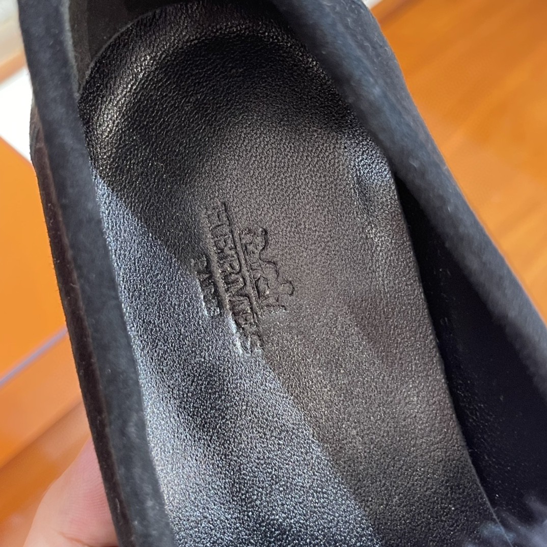 H 家 秋冬新品 ️ 水貂毛乐福鞋 水貂毛拼麂皮 特别高级 搭配金扣 上脚秒变女王