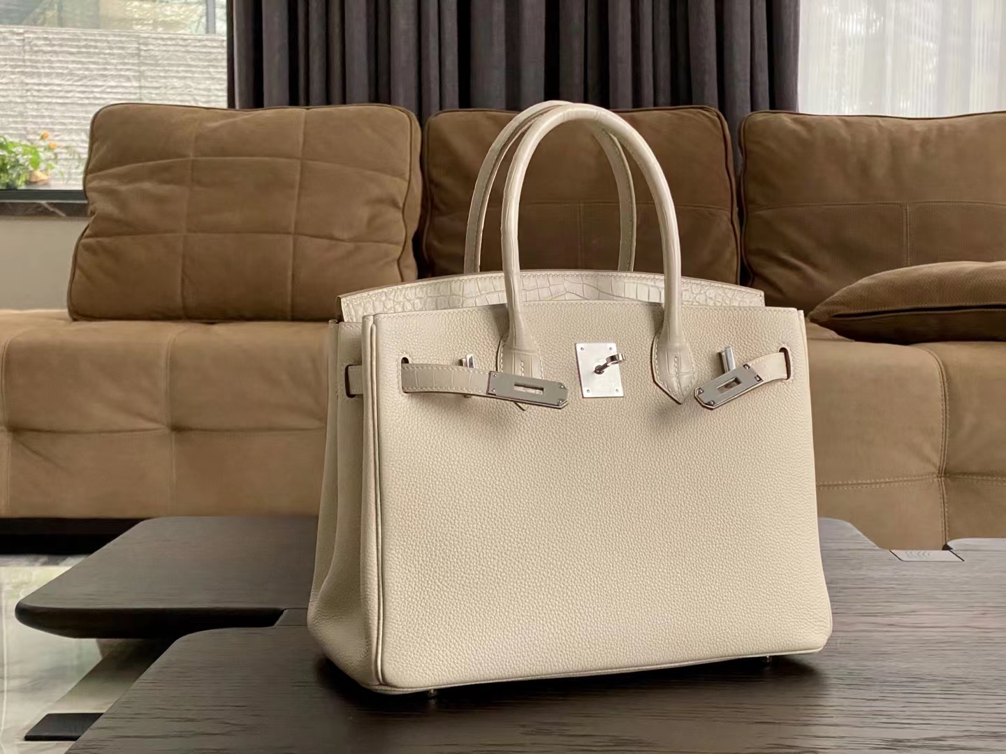 HERMES 香港爱马仕官网 Birkin铂金包 银扣 奶昔白 tc拼鳄鱼皮-铂金女王 HERMES 香港爱马仕官网 Birkin铂金包 银扣 奶昔白 tc拼鳄鱼皮