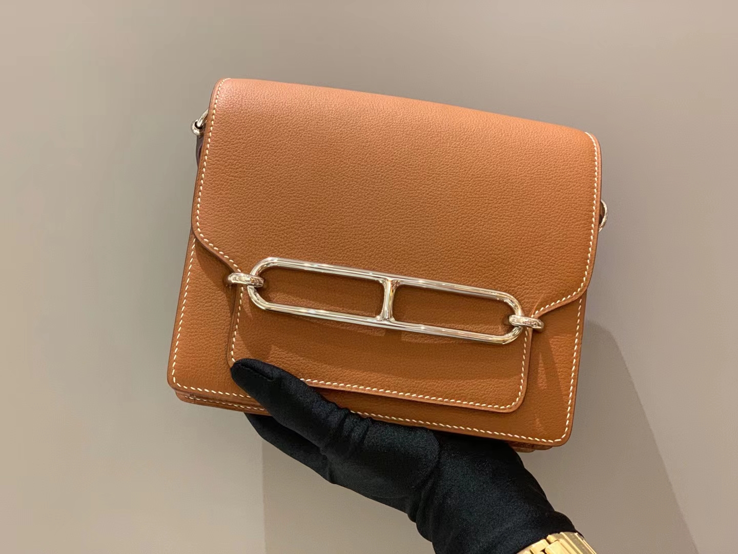 HERMES官网 香港爱马仕 代工厂出品 金棕色 猪鼻子包 Roulis-铂金女王 HERMES官网 香港爱马仕 代工厂出品 金棕色 猪鼻子包 Roulis