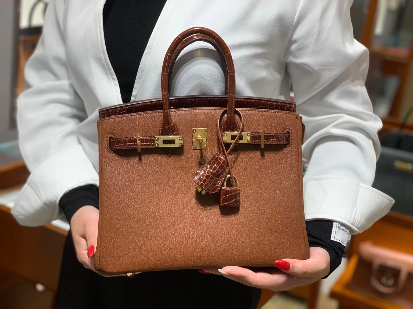 HERMES 香港爱马仕官网 Birkin铂金包 银扣 焦糖色 tc拼鳄鱼皮-铂金女王 HERMES 香港爱马仕官网 Birkin铂金包 银扣 焦糖色 tc拼鳄鱼皮