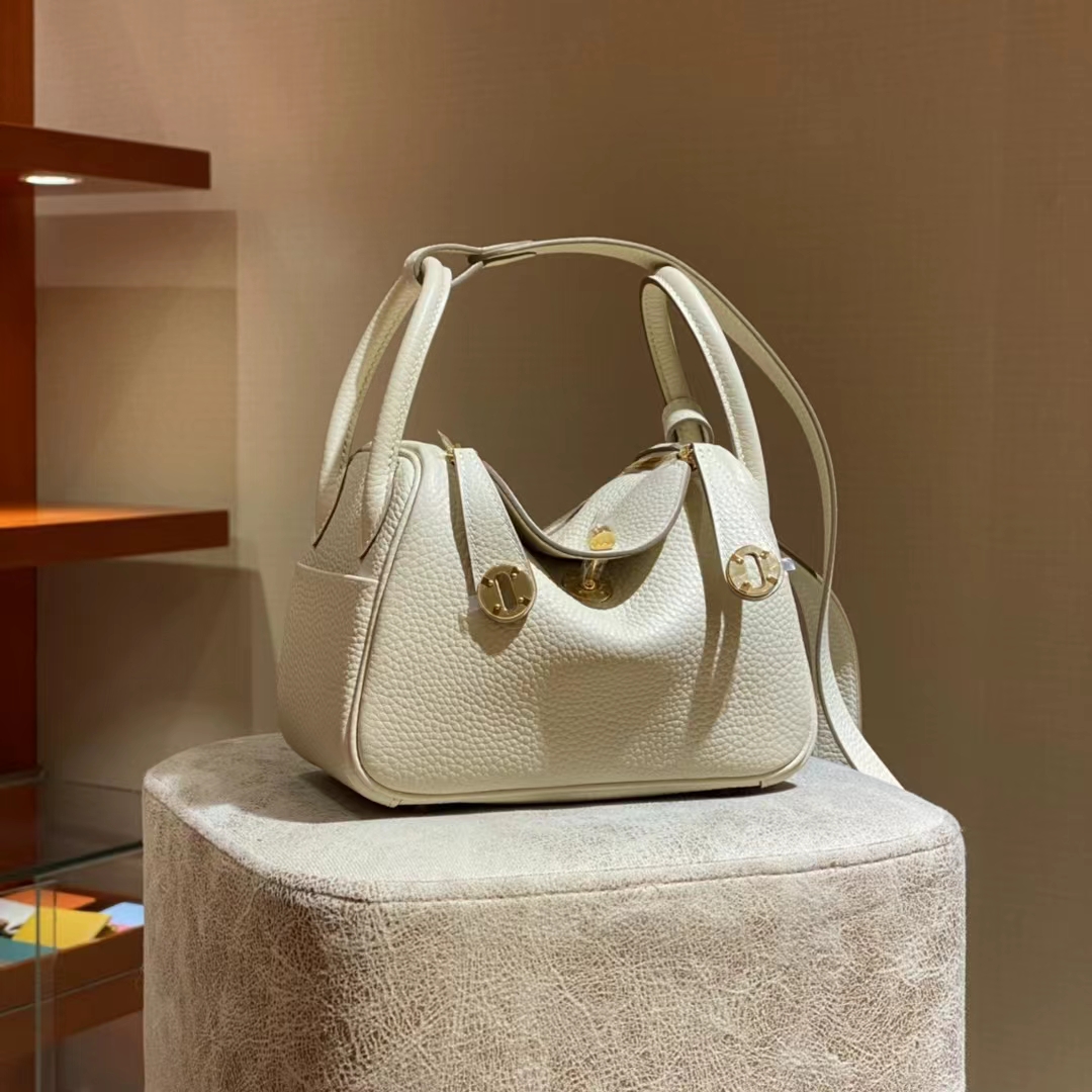 HERMES 香港爱马仕官网 琳迪包 Lindy 奶昔白 金扣-铂金女王 HERMES 香港爱马仕官网 琳迪包 Lindy 奶昔白 金扣