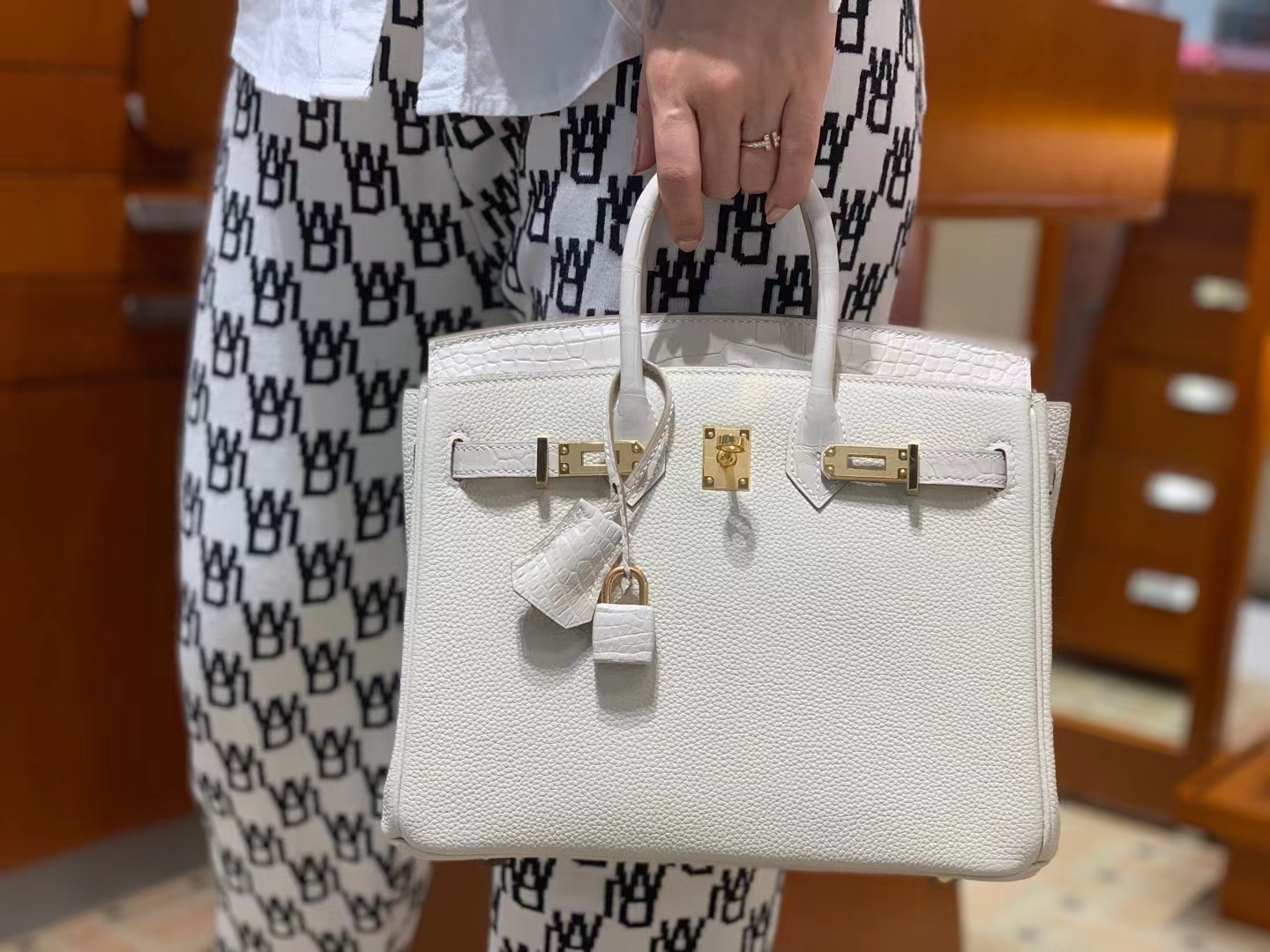 HERMES 香港爱马仕官网 Birkin铂金包 银扣 纯白 tc拼鳄鱼皮-铂金女王 HERMES 香港爱马仕官网 Birkin铂金包 银扣 纯白 tc拼鳄鱼皮