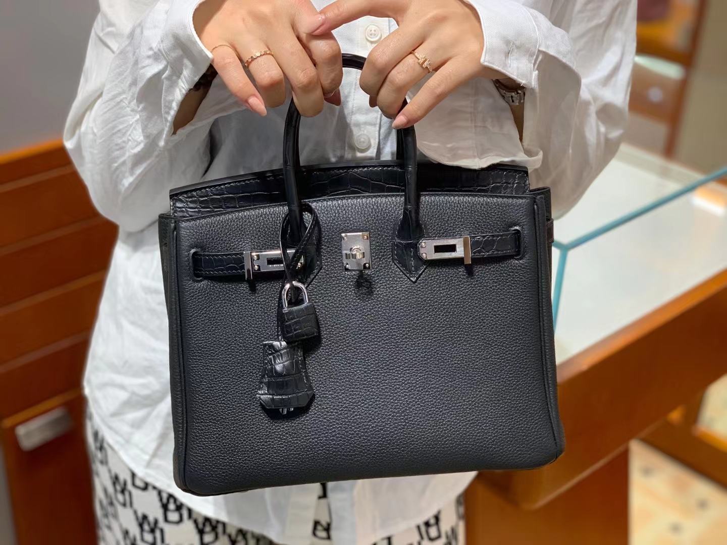 HERMES 香港爱马仕官网 Birkin铂金包 银扣 黑色 tc拼鳄鱼皮-铂金女王 HERMES 香港爱马仕官网 Birkin铂金包 银扣 黑色 tc拼鳄鱼皮