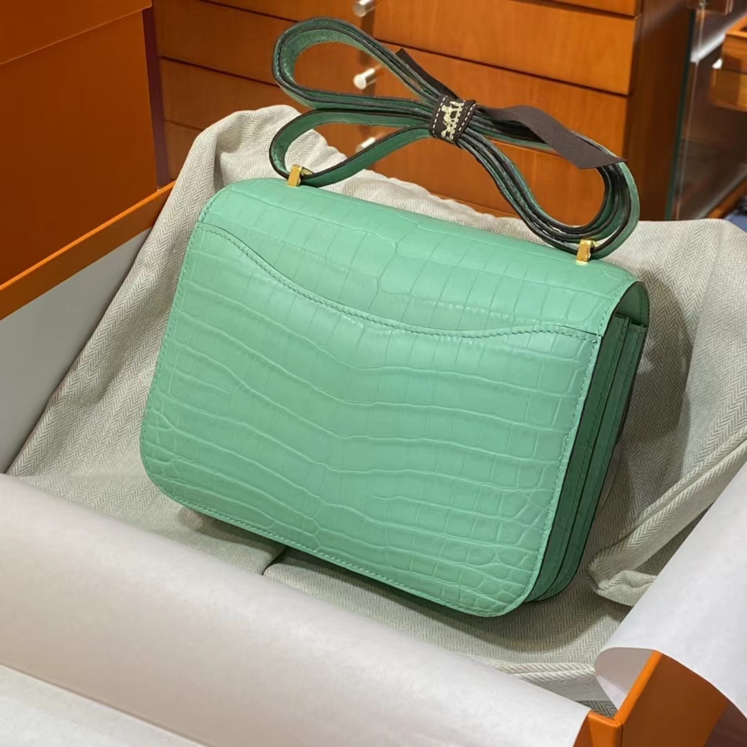 HERMES 香港代工厂 空姐包 Constance 鳄鱼肚皮 牛油果绿 金扣 全套包装-铂金女王 HERMES 香港代工厂 空姐包 Constance 鳄鱼肚皮 牛油果绿 金扣 全套包装