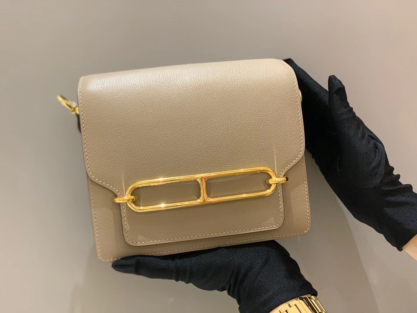 HERMES官网 香港爱马仕 金扣 代工厂出品 风衣灰 猪鼻子包 Roulis-铂金女王 HERMES官网 香港爱马仕 金扣 代工厂出品 风衣灰 猪鼻子包 Roulis