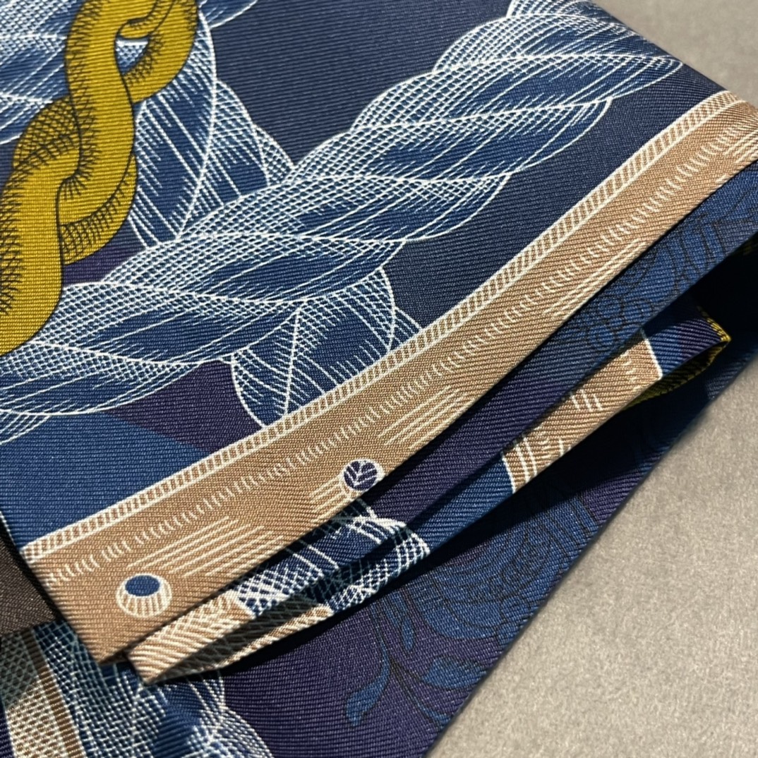 Hermes 21夏季新款Maxi Twilly 《神奇的动物》  藏蓝色～ 100%真丝 10*180cm