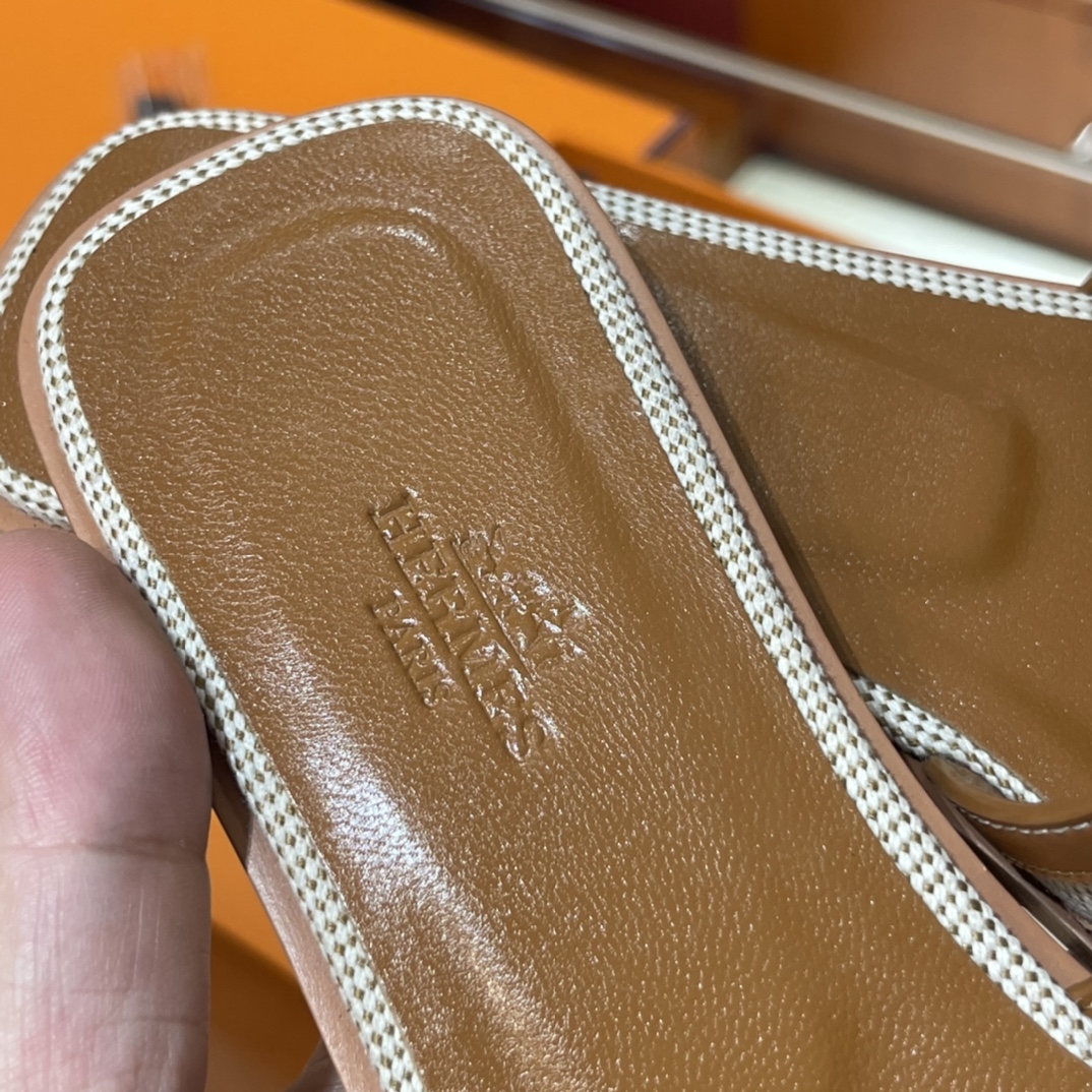 H 2022年新款拖鞋 纯手工制作 意大利树羔皮底  码数偏小一码 size：35-41  10天出货 棕拼布