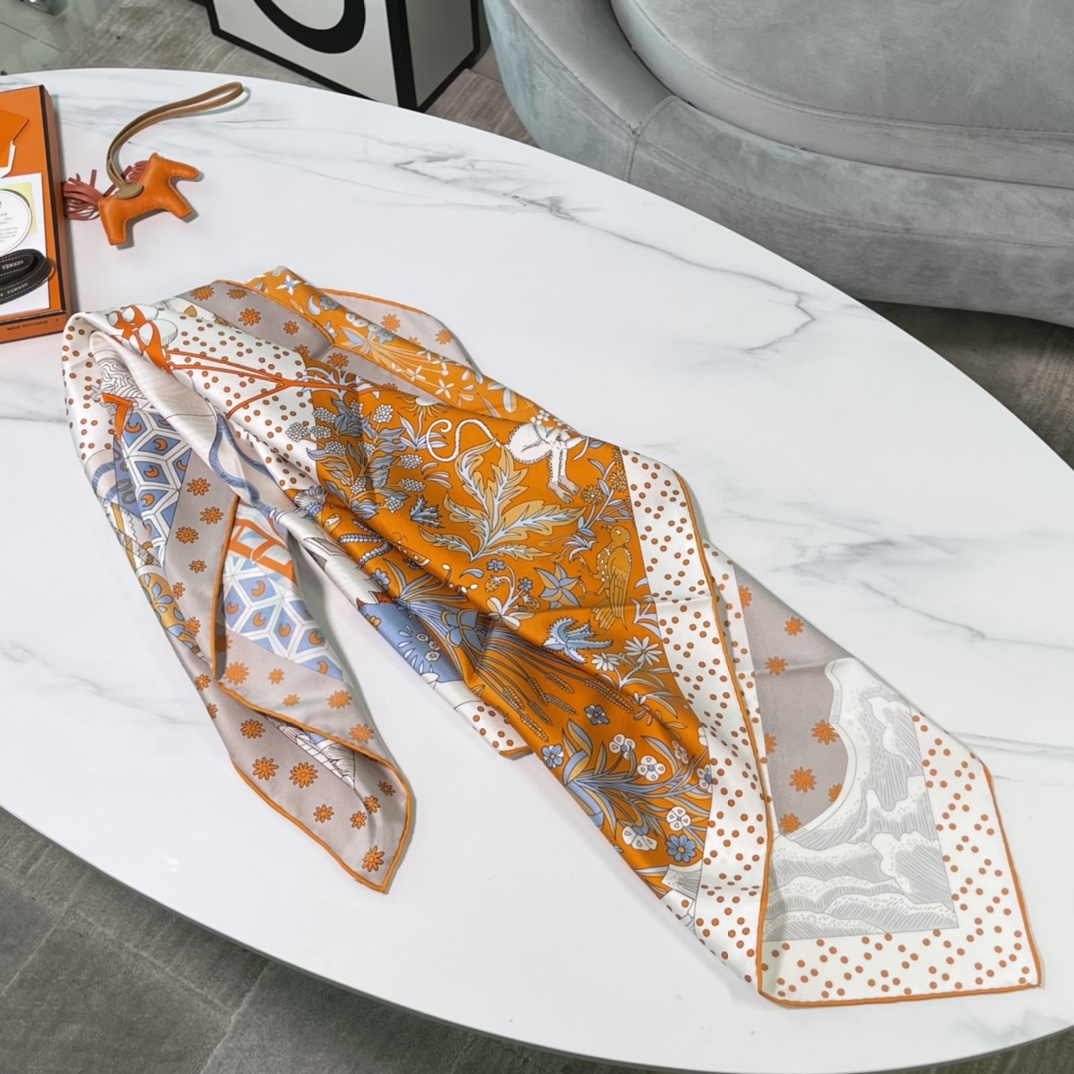 Hermes新品 《时代新声》 手工卷边斜纹真丝方巾（100%桑蚕丝） 90 x 90厘米
