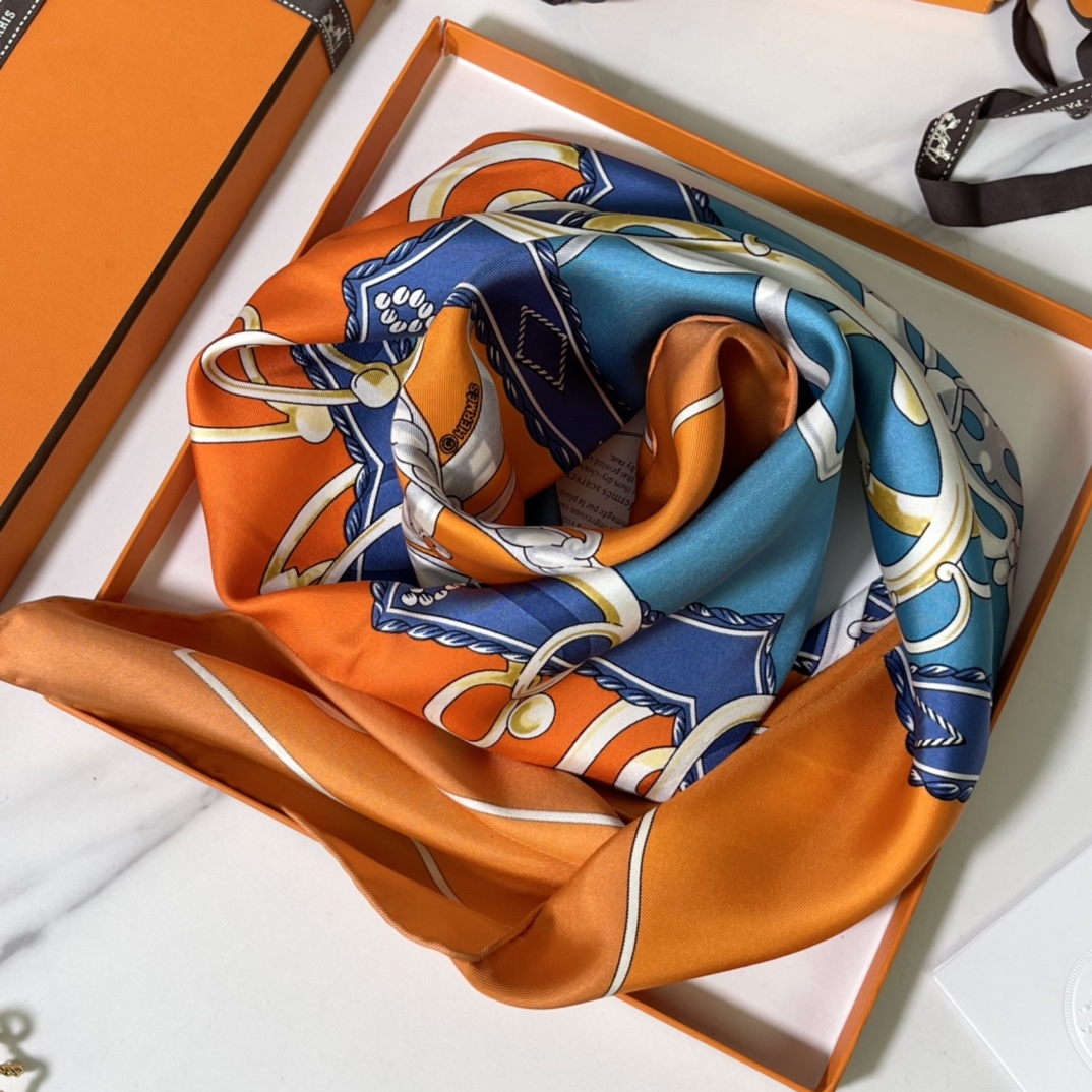 HERMES 新品️ 《名人电梯》真丝方巾 橙色 90*90cm 100%真丝 手工包边