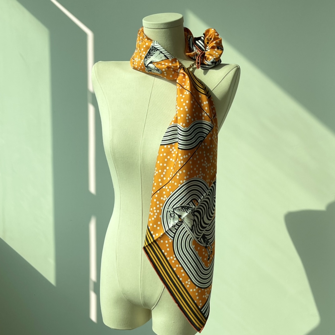 Hermes《 波普式骏马的披挂》丝巾 橙色 Size：90x90cm 100%真丝