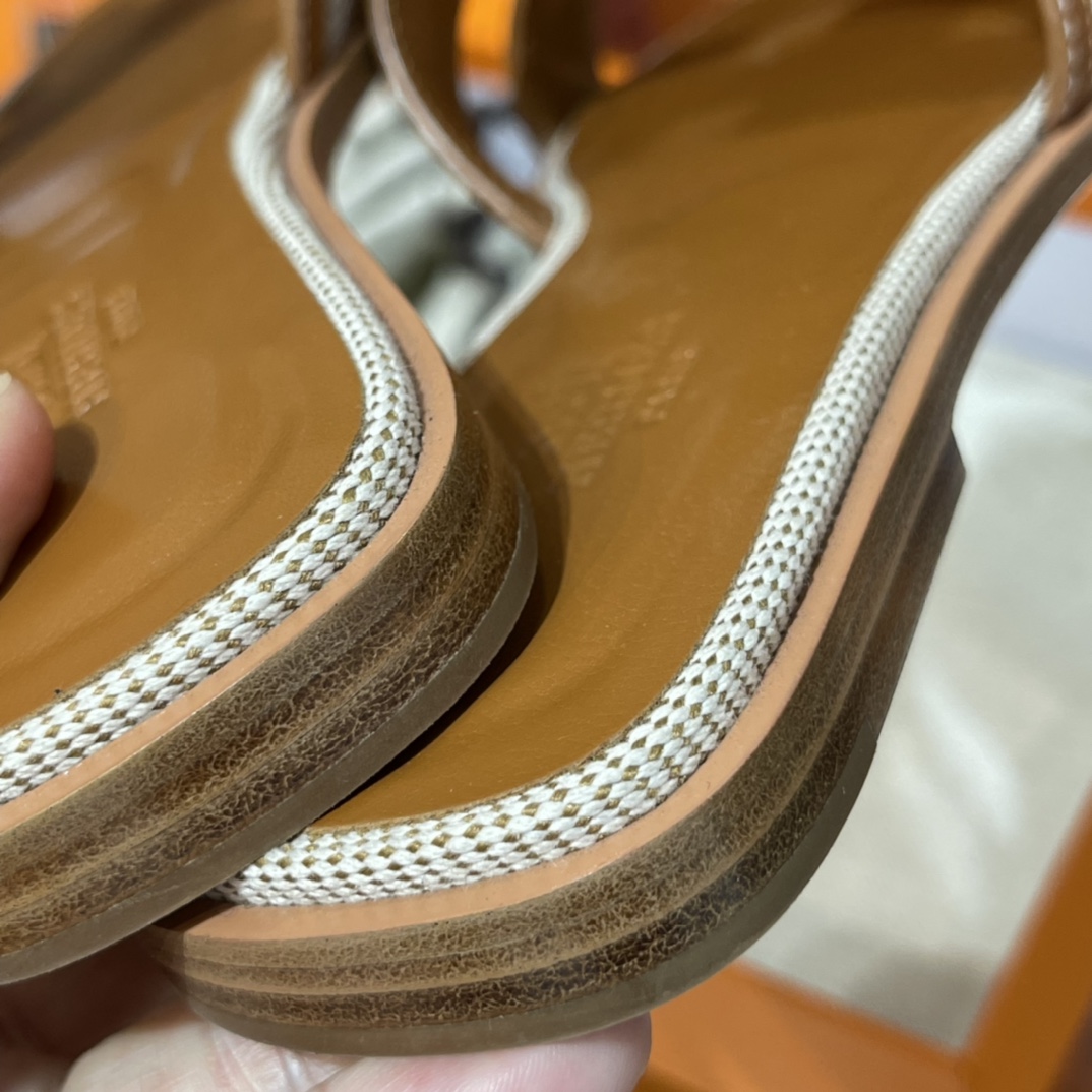 H 2022年新款拖鞋 纯手工制作 意大利树羔皮底  码数偏小一码 size：35-41  10天出货 棕拼布