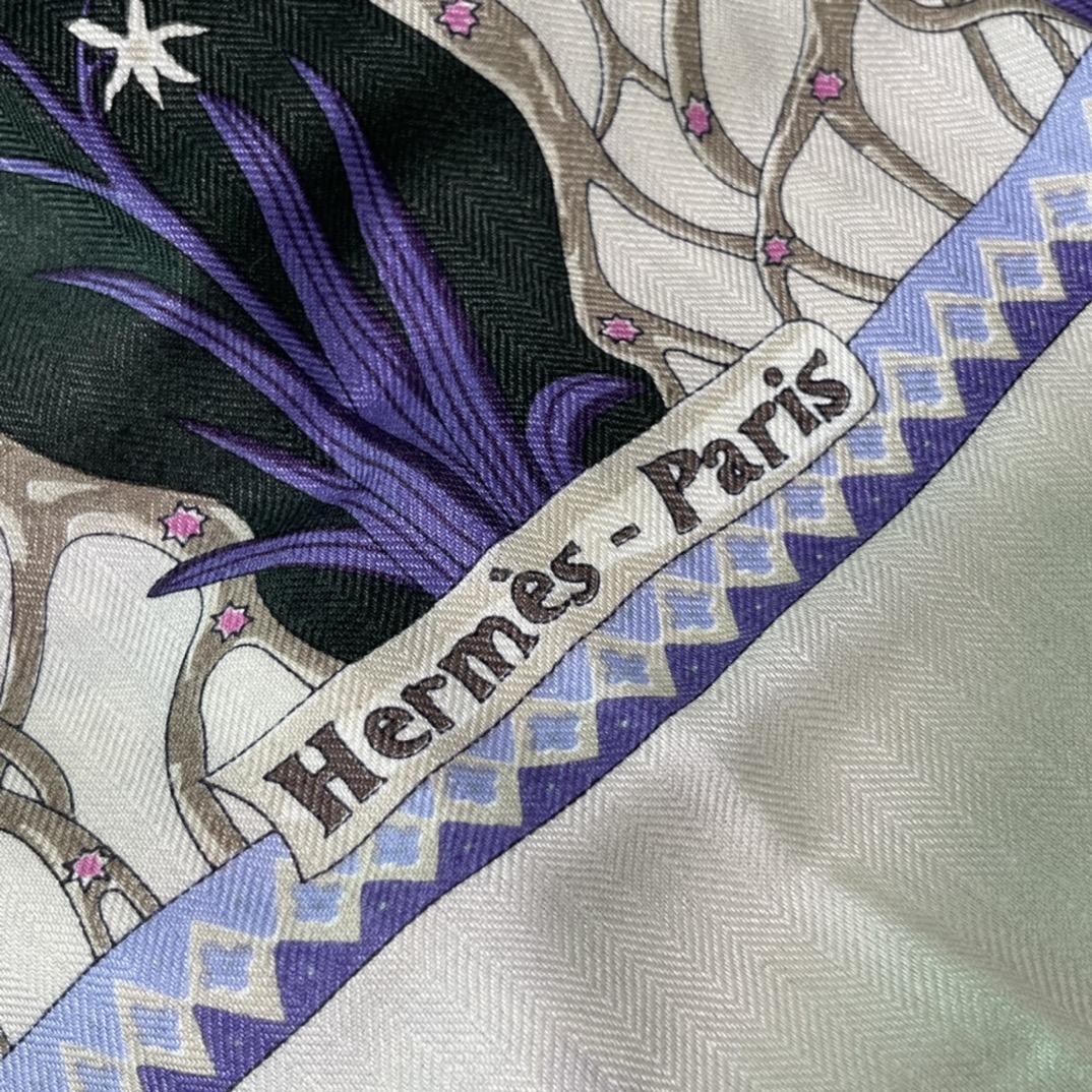 Hermes 早春新款 ️ 薰衣草紫 Size：140x140cm 丝绒材质