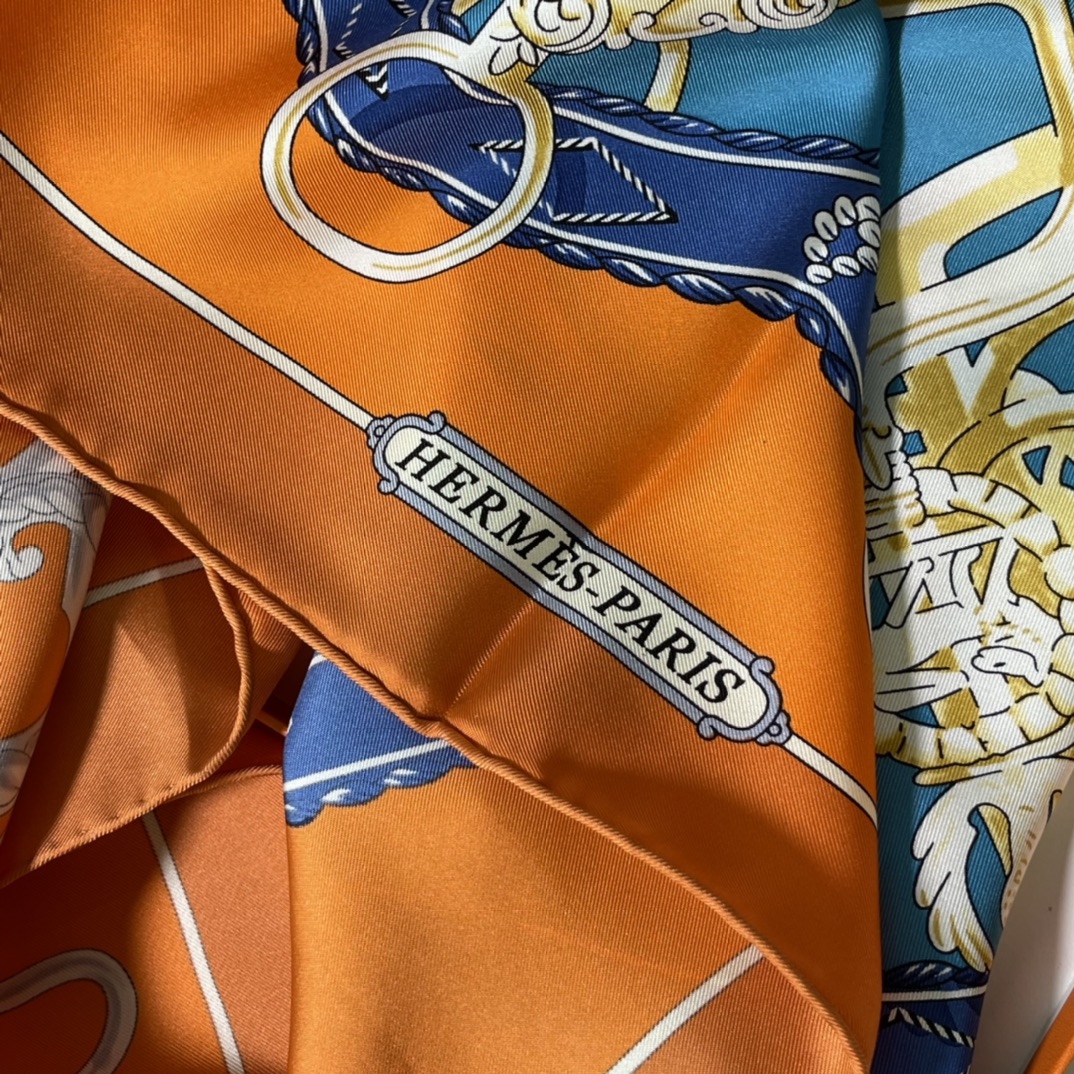 HERMES 新品️ 《名人电梯》真丝方巾 橙色 90*90cm 100%真丝 手工包边